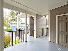 12012 NE 204th Place C201, Bothell WA 98011