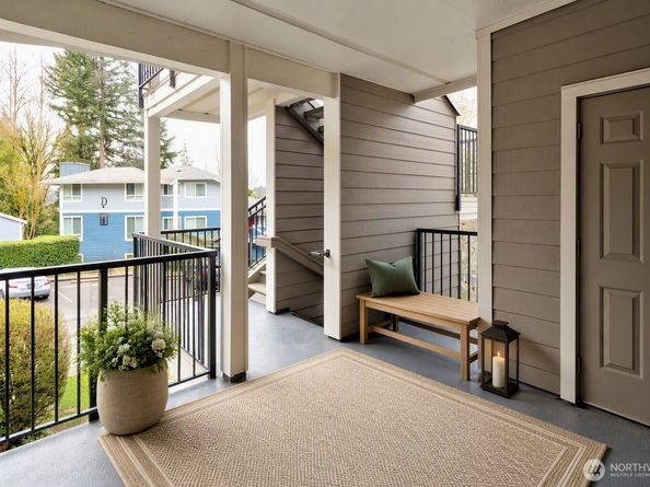 12012 NE 204th Place C201, Bothell WA 98011