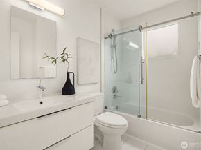 1023 14th Place W, Kirkland WA 98033
