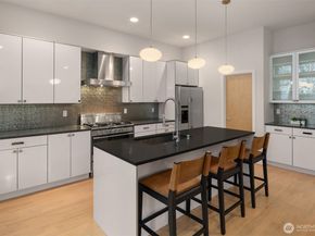 305 24th Avenue E, Seattle WA 98112