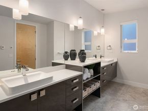 305 24th Avenue E, Seattle WA 98112