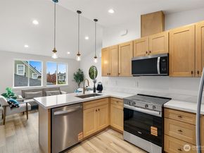 2417 Harrison Avenue C, Everett WA 98201