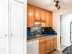 3424 25th Avenue W 201, Seattle WA 98199