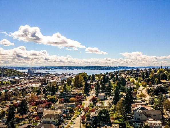 3424 25th Avenue W 201, Seattle WA 98199