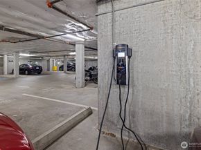 827 Hiawatha Place S 515, Seattle WA 98144