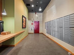 827 Hiawatha Place S 515, Seattle WA 98144