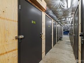 827 Hiawatha Place S 515, Seattle WA 98144