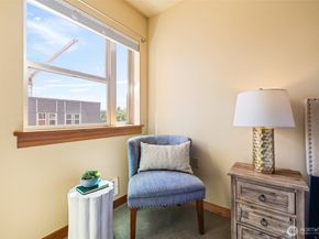 827 Hiawatha Place S 515, Seattle WA 98144