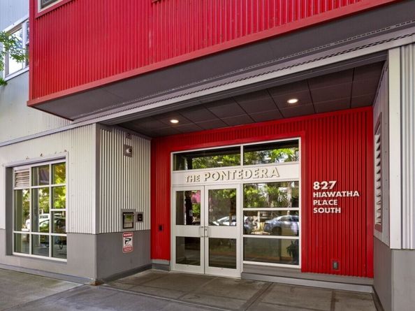827 Hiawatha Place S 515, Seattle WA 98144