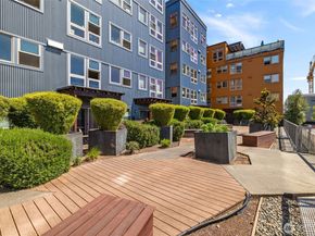 827 Hiawatha Place S 515, Seattle WA 98144