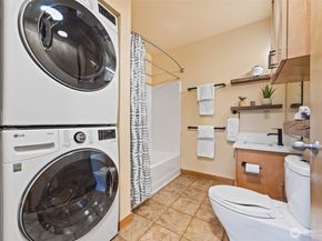 827 Hiawatha Place S 515, Seattle WA 98144