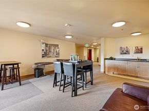827 Hiawatha Place S 515, Seattle WA 98144