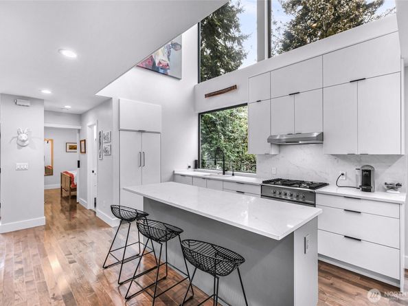 2424 Federal Avenue E, Seattle WA 98102
