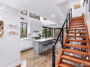 2424 Federal Avenue E, Seattle WA 98102
