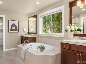 8718 124TH Avenue NE, Kirkland WA 98033