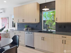4517 35th Avenue S E, Seattle WA 98118
