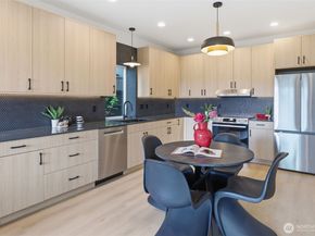 4517 35th Avenue S E, Seattle WA 98118