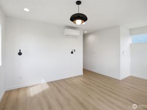 4517 35th Avenue S E, Seattle WA 98118
