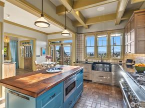 3310 59th Avenue SW A, Seattle WA 98116