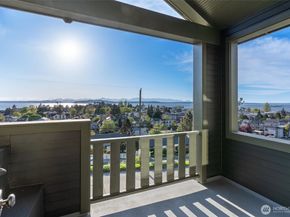 3310 59th Avenue SW A, Seattle WA 98116