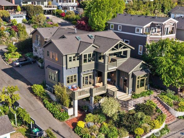 3310 59th Avenue SW A, Seattle WA 98116