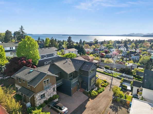 3310 59th Avenue SW A, Seattle WA 98116