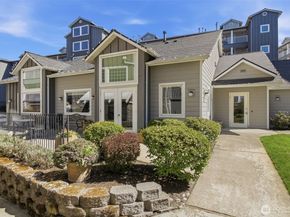 1318 37th Street 2420, Everett WA 98201