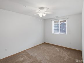 1318 37th Street 2420, Everett WA 98201