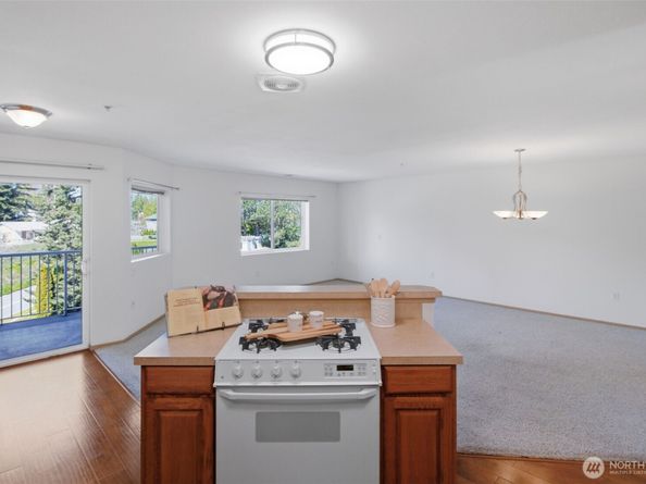 1318 37th Street 2420, Everett WA 98201