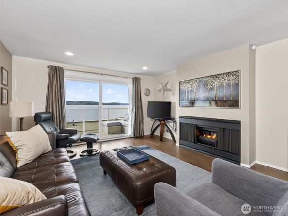 10203 47th Avenue SW C8, Seattle WA 98146