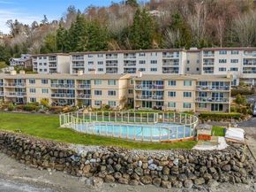 10203 47th Avenue SW C8, Seattle WA 98146