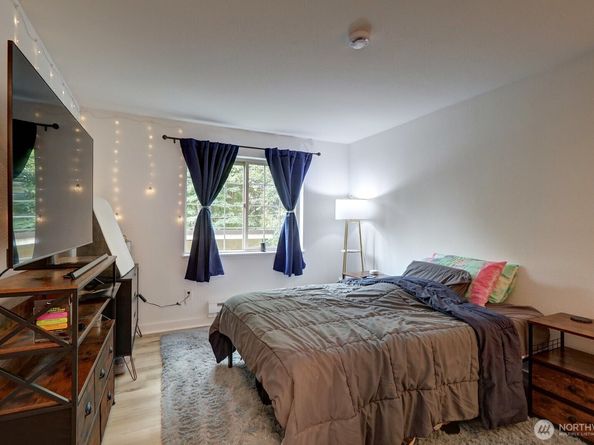 9806 28th Avenue SW A201, Seattle WA 98126