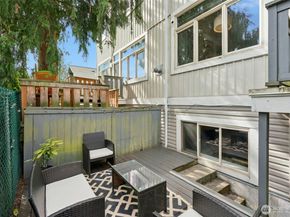 11560 Stone Avenue N 101, Seattle WA 98133