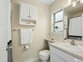 11560 Stone Avenue N 101, Seattle WA 98133