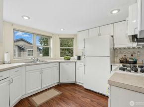 11560 Stone Avenue N 101, Seattle WA 98133