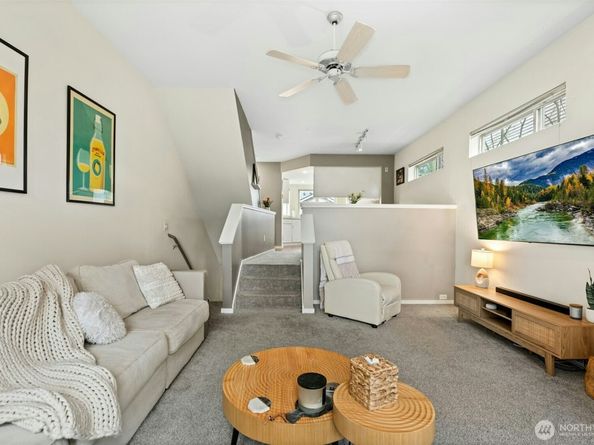 11560 Stone Avenue N 101, Seattle WA 98133