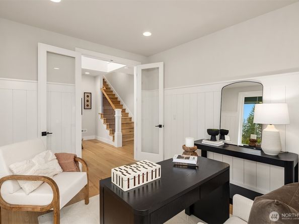 18660 NE 53rd Street, Redmond WA 98052