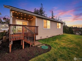 784 Freedom Court SE, Port Orchard WA 98366
