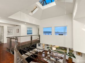 12145 Arrow Point Loop NE, Bainbridge Island WA 98110