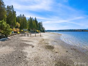 12145 Arrow Point Loop NE, Bainbridge Island WA 98110
