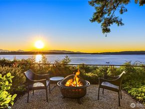 12145 Arrow Point Loop NE, Bainbridge Island WA 98110