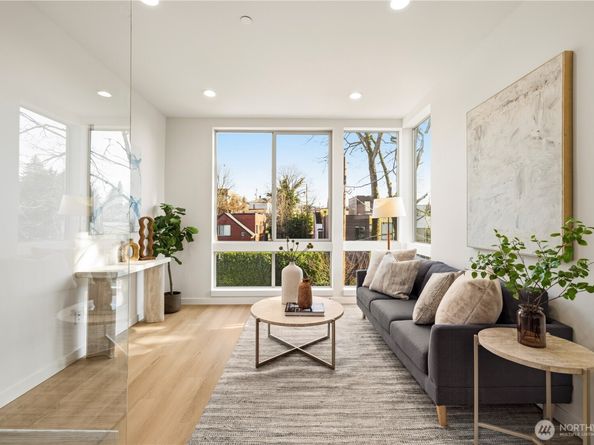 3817 B Fremont Avenue N, Seattle WA 98103