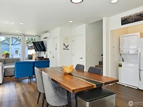 1017 NE 55TH Street, Seattle WA 98105