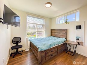 1017 NE 55TH Street, Seattle WA 98105