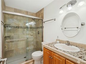 13611 NE 8th Street 106, Bellevue WA 98005