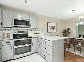 13611 NE 8th Street 106, Bellevue WA 98005