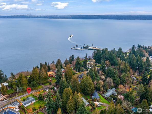 10743 SW Cowan Road, Vashon WA 98070