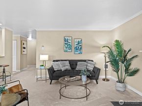 11807 100th Avenue NE B101, Kirkland WA 98034