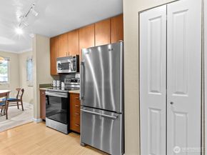 11807 100th Avenue NE B101, Kirkland WA 98034