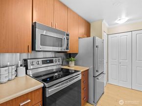 11807 100th Avenue NE B101, Kirkland WA 98034